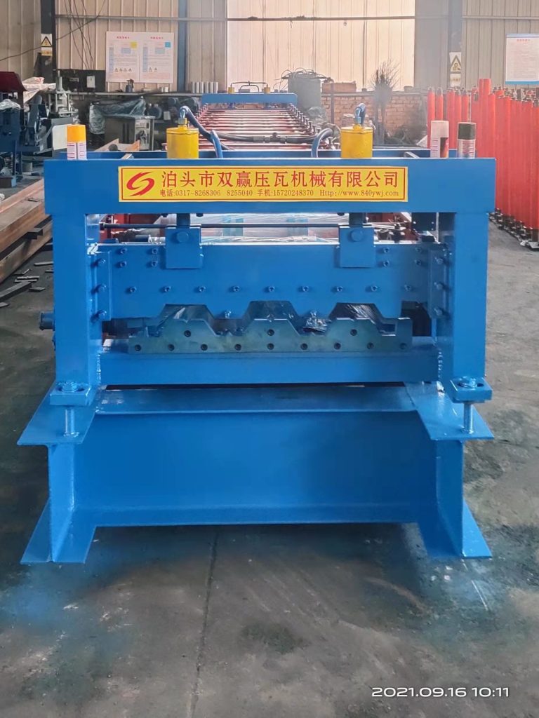 floor decking machine