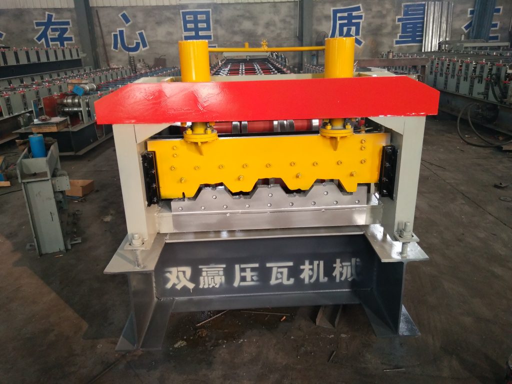 floor decking machine