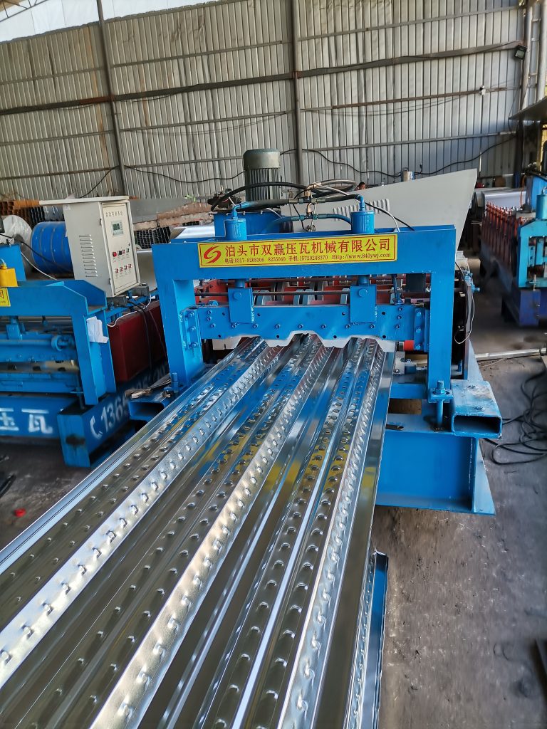 750-type floor decking machine