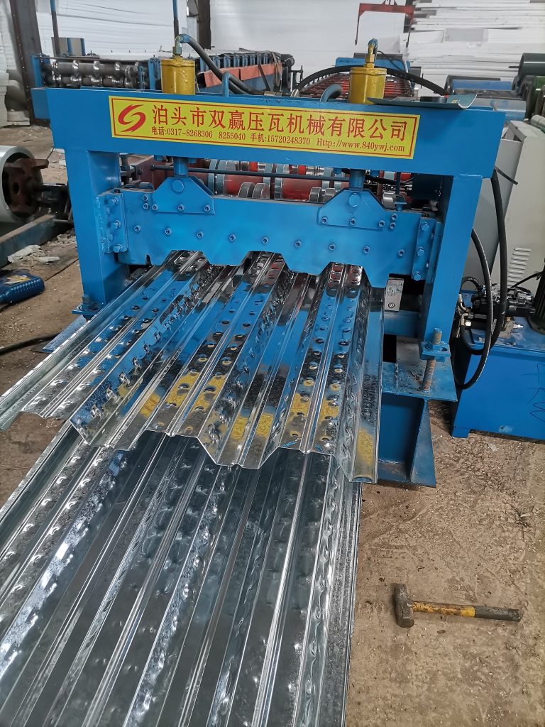 750-type floor decking machine