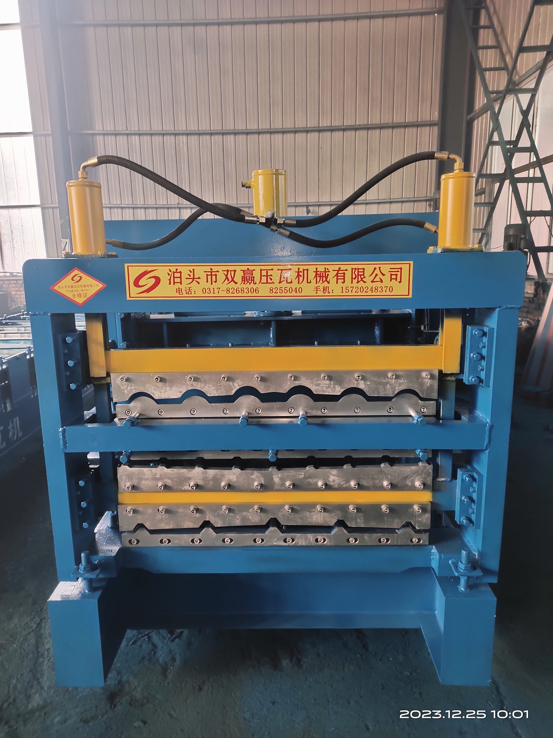 Three-layer color steel tile roll forming machine